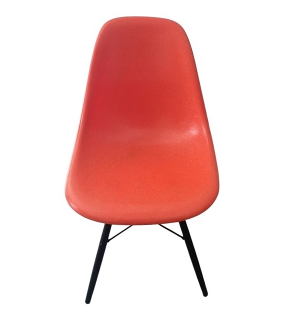 Ready for shipping - Eames Fiberglass Chair DSW Vitra