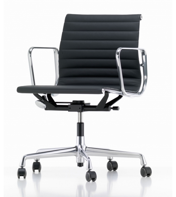 Vitra: Aluminium Group  EA 117 Chair